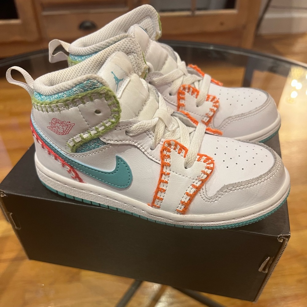 Jordan 1, size 10 Toddler size, like new, only works a few times